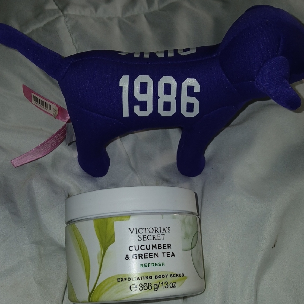Victoria's Secret Cucumber & Green Tea Body Scrub - Comes With The Pink Pup New